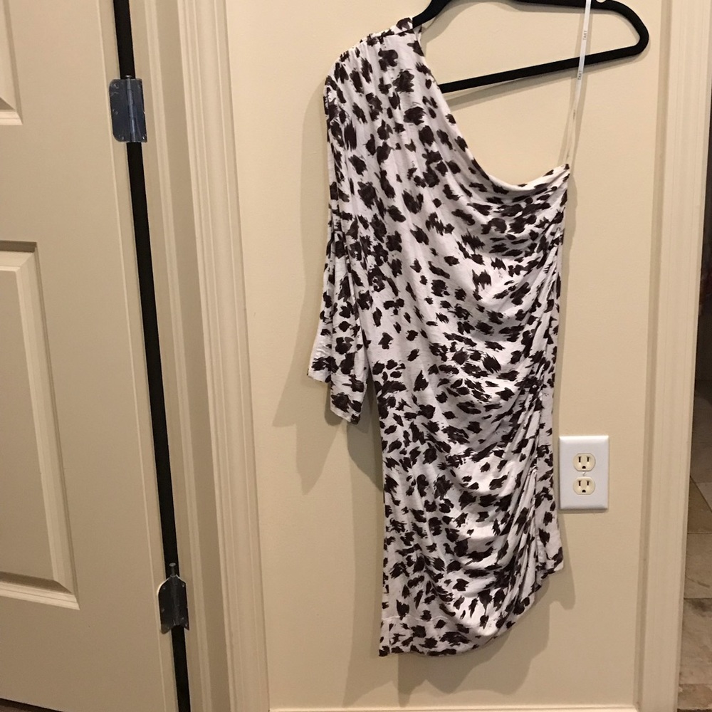 Tart fitted off-the-shoulder dress